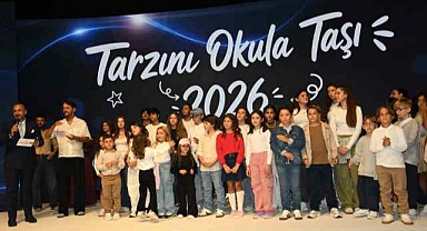 Okul sevinci ünlüleri buluşturdu | Tarzını Okula Taşı için geldiler