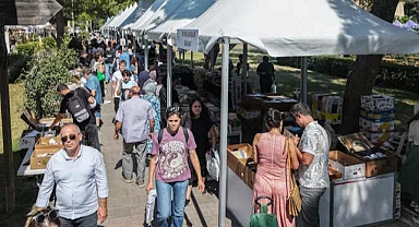 İzmir Kültürpark’ta edebiyat şöleni başladı