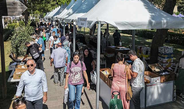 İzmir Kültürpark’ta edebiyat şöleni başladı
