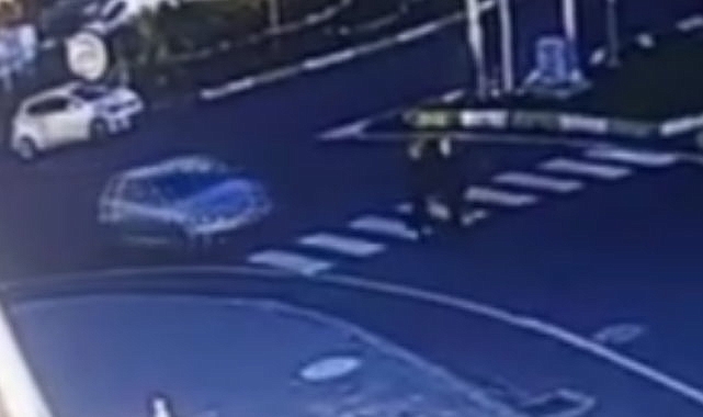 Yaya geçidinde iki öğretmene çarpan otomobil dehşeti yaşattı