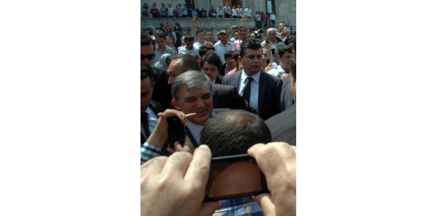Abdullah Gül, Cuma namazını Yeni Camii'nde kıldı