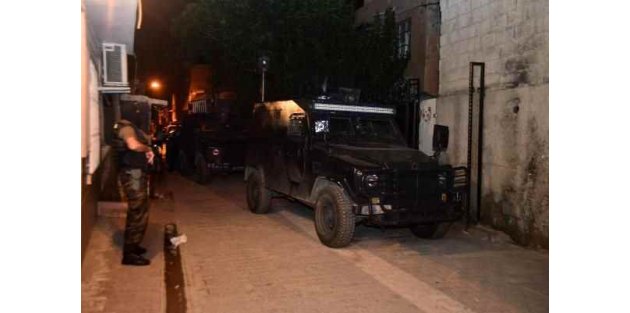 Adana polisinden şafak operasyonu; Çok sayıda gözaltı var