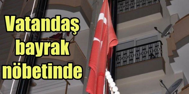 Adana'da bayrak indirmeye kalkan PKK'lıyı vatandaşlar kovaladı