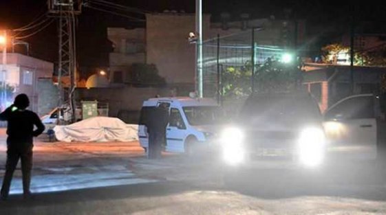 Adana'da polis karakoluna bombalı, molotoflu saldırı
