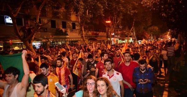 Adana'da şampiyonluk kutlaması