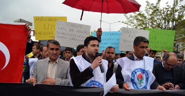 Adilcevaz'da Mursi'ye idam cezası verilmesi protesto edildi