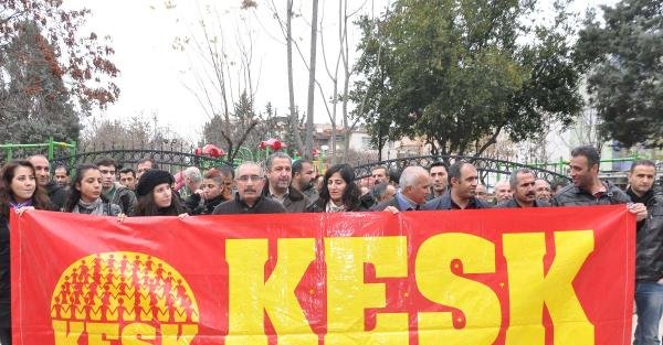 ADIYAMAN'DA AK PARTİ ÖNÜNDE '17-25 ARALIK' PROTESTOSU
