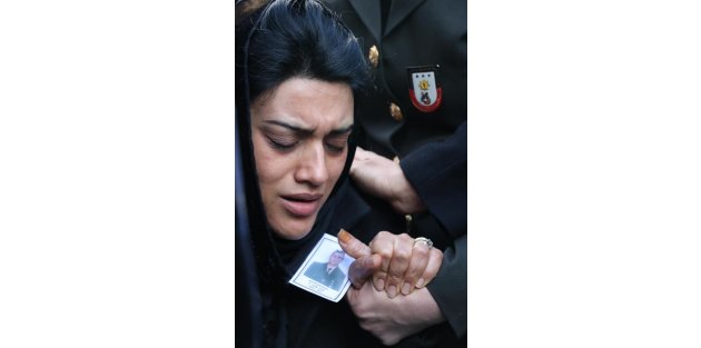Afganistan'da şehit düşen Uzman Çavuş Şengül'ün eşi : Dimdik ayaktayım aşkım - ek fotoğraflar
