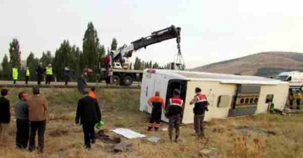 Afyonkarahisar'da Otobüs Devrildi: 1 ölü 32 yaralı