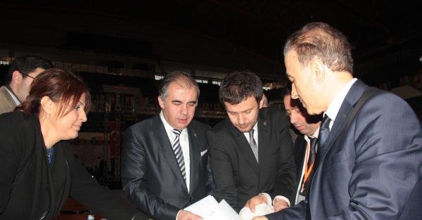 AK Parti, İzmir'de teşkilata aday adaylarını sordu (2)