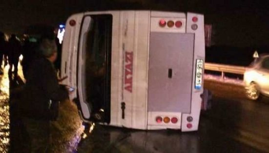 Akyazı'da minibüs kazası; Faciadan dönüldü