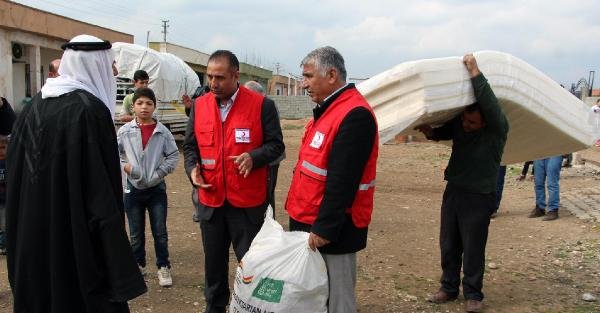 Alman yardım derneğinden, Silopi'deki Ezidi ve Kobanili ailelere yardım