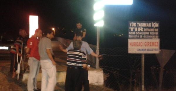 Anamur'da polis noktasına pompalı tüfekle saldırı: 1 yaralı