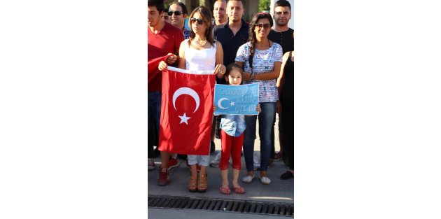 Antalya Honda grubundan Doğu Türkistan protestosu
