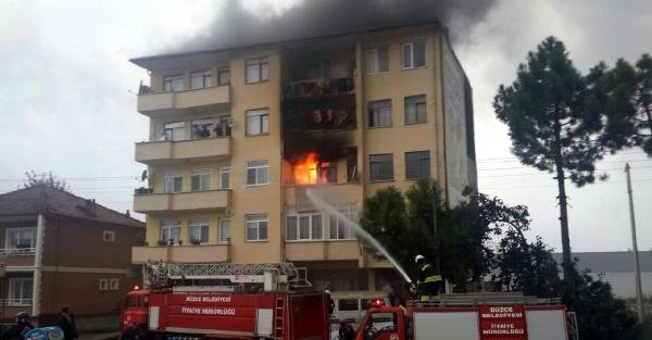 Apartmanda Çikan Yangın Panik Yarattı