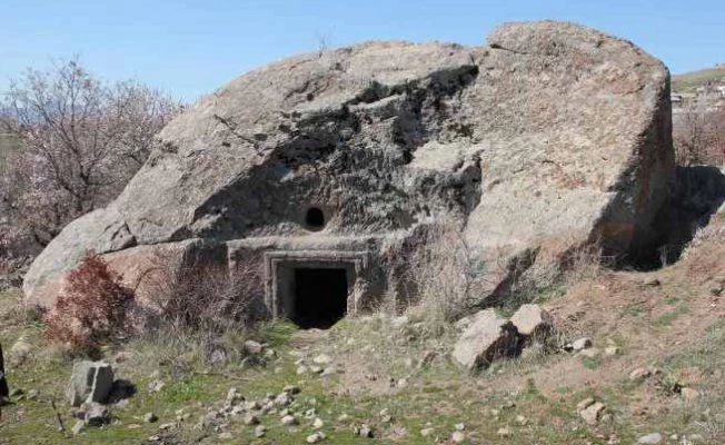 Seydişehir İncesu Köyü’nde efsaneye dayanan Frig kaya mezarı