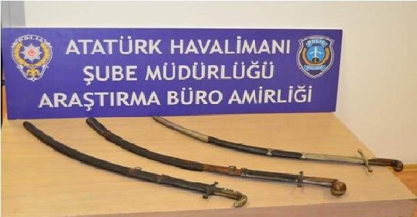Atatürk Havalimanı'nda 3 Adet Tarihi Kılıç  Ele Geçirildi