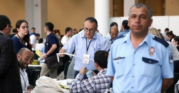ATO'da yurtdışı oylarının sayılması sırasında gerginlik / fotoğraflar