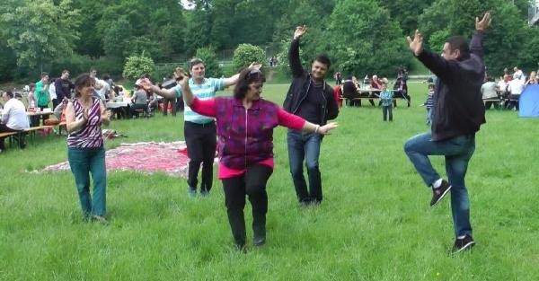 Azeriler Cumhuriyet bayramlarını Türklerle piknikte kutladı