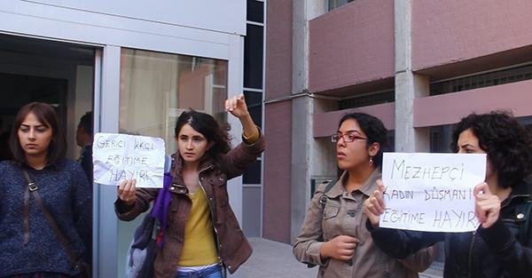Bakanlık Önünde 'başörtüsü' Protestosu - Ek Fotoğraflar