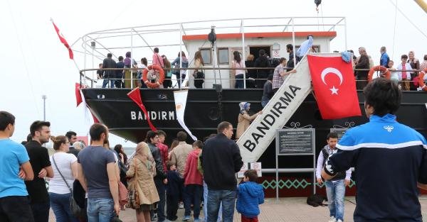 Bandırma Müze Gemisi ziyaretçi akınına uğradı