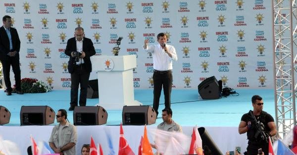 Başbakan Davutoğlu: Ak Parti Hz. Nuh'un gemisi gibidir