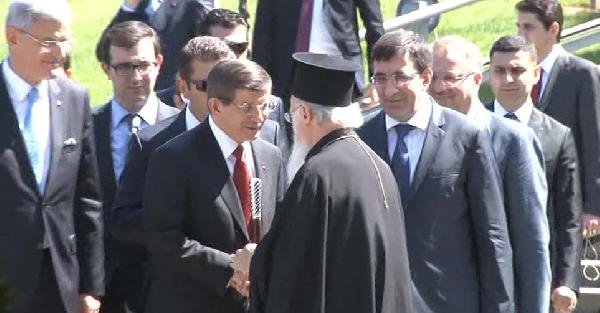 Başbakan Davutoğlu, Özal'ın mezarını ziyaret etti (1)