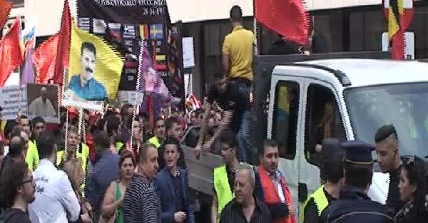 ¬- Belçika'da Ermenilerden 'Papa' ve 'Öcalan' dövizleri ile Türkiye protestosu....