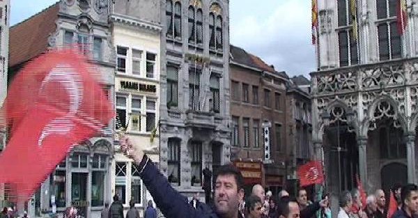 Belçika'da yapılması planlanan Ermeni anıtı protesto edildi