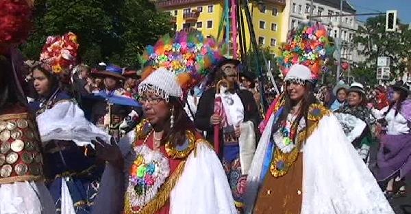 Berlin'de Kültürler Karnavalı gerçekleştirildi