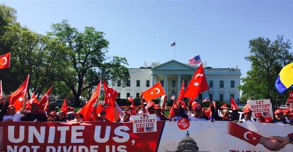 Beyaz Saray önünde soykırım iddialarına Türk bayraklı protesto - EK FOTOĞRAF