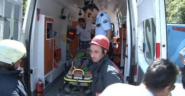 Beykoz'da halk otobüsü devrildi: 10 yaralı (1)