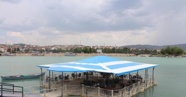 Beyşehir Gölü üzerine belediyeden kafe