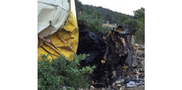 Beyşehir'de kamyon uçuruma  devrildi, 3 ölü var