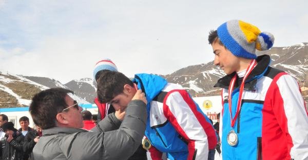 Bitlis'teki GAP Kış Oyunları, ödül töreniyle sona erdi