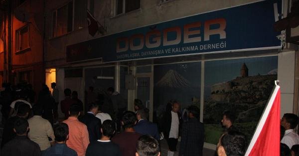 Bolu'da dernek binası önünde terör tepkisi