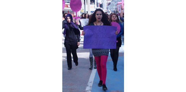 Bolu'da kadınlar şiddete karşı yürüdü