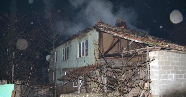 Bursa'da iki katlı ev yandı