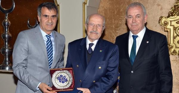 Bursaspor Divan Başkanı Şankaya’ya veda yemeği