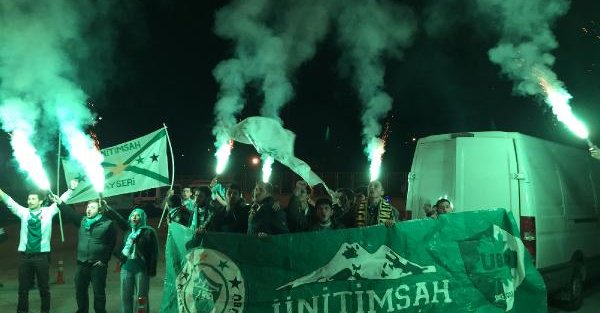 Bursaspor Kayseri'de Meşalelerle Karşılandı