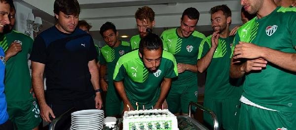 Bursaspor’da Jorquera’ya doğum günü sürprizi