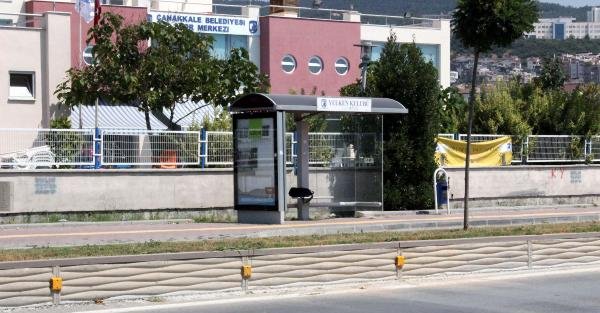 Çanakkale'de otobüs durağındaki çanta korkuttu