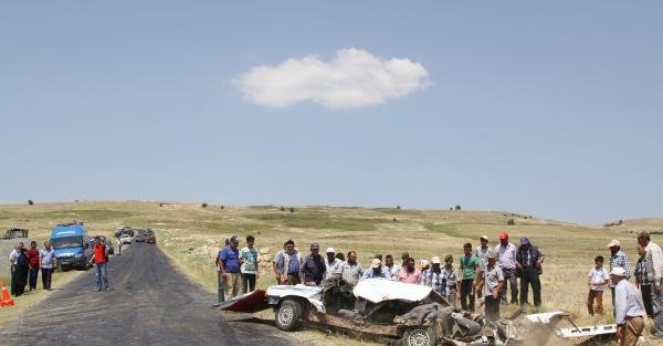 Çankırı'da otomobille traktör çarpıştı: 3 ölü, 4 yaralı