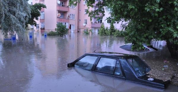 Çerkezköy sular altında: Yağmur Trakya'yı felç etti