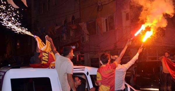 Cizre'de silahlı kutlama