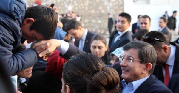 Davutoğlu: Güzel Türkçemizle, güzel Kürtçemizi kardeş yapmaya geldik - ek fotoğraf