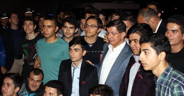 Davutoğlu: HDP’nin baraj sorunu var, Kürtlerin böyle bir sorunu yok (3)
