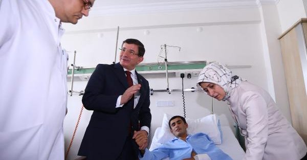 Davutoğlu, terör saldırılarında yaralanan gazileri ziyaret etti