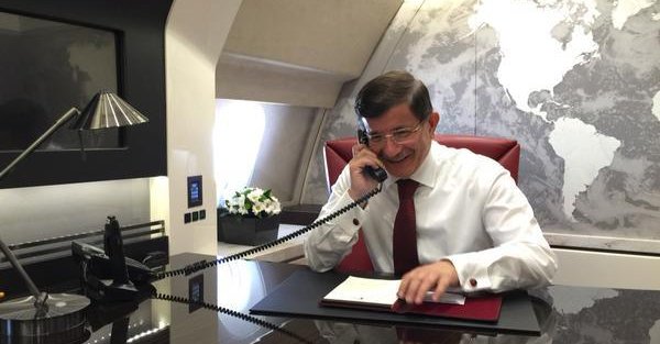 Davutoğlu'ndan, Arda Turan'a tebrik telefonu