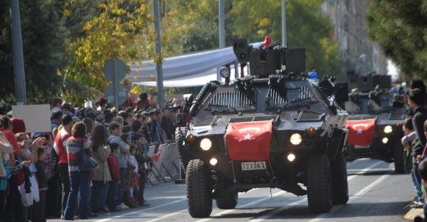 Diyarbakır'da Asker 'şehidim Rahat Uyu' Sloganıyla Yürüdü
